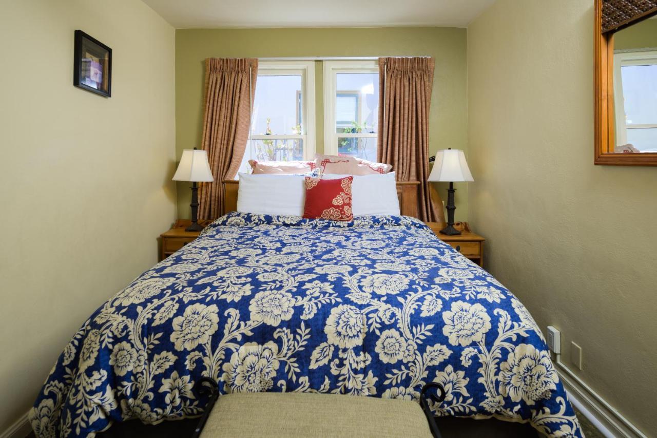 Marina Motel 3*