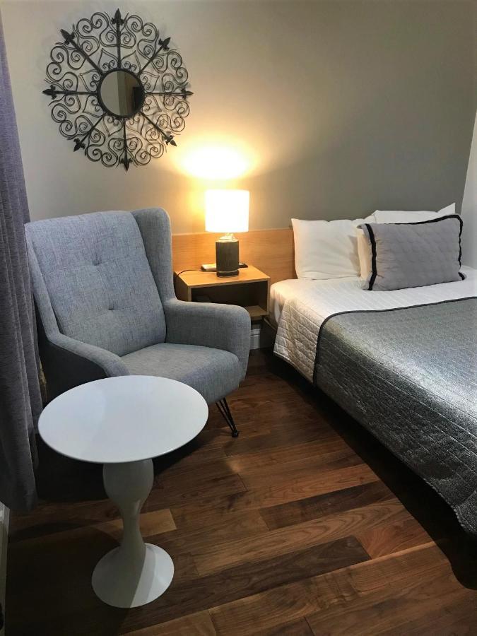 Touchstone - Center Hotel