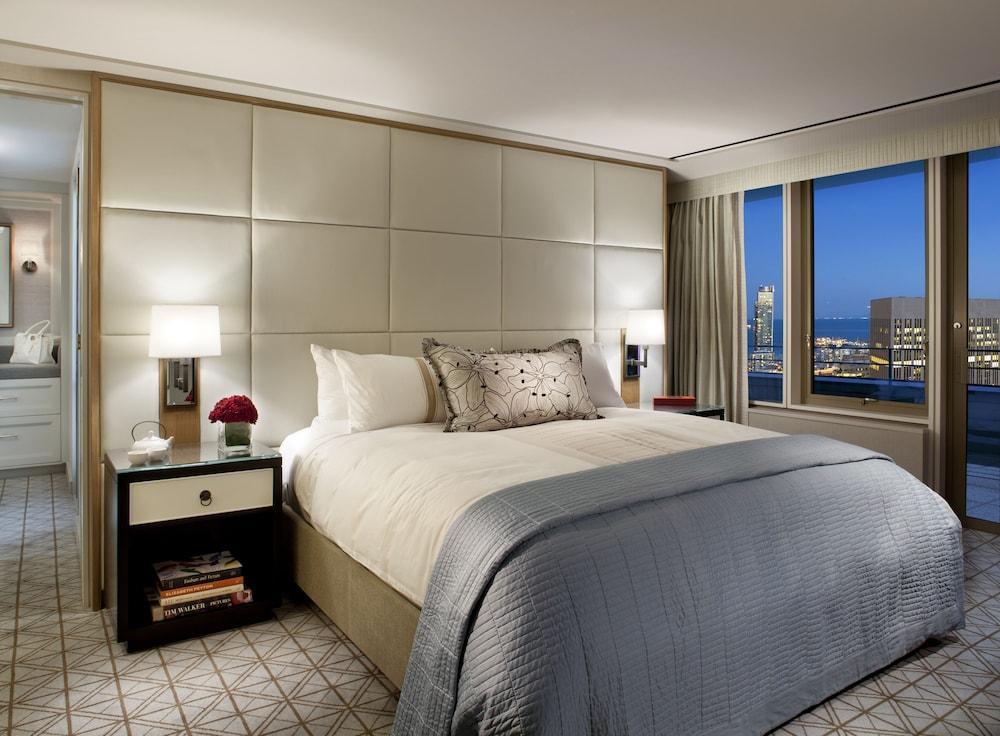 Four Seasons At Embarcadero Hotel