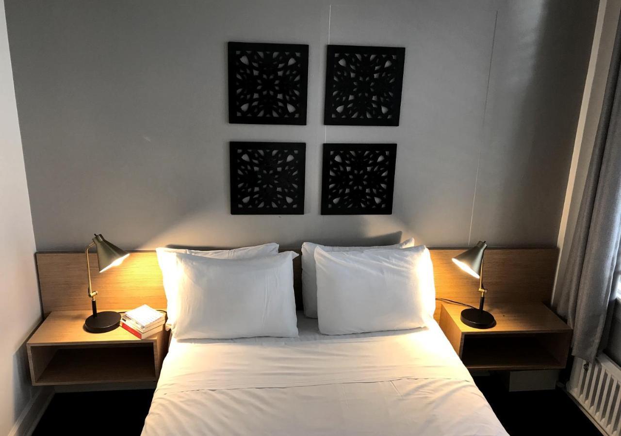 Touchstone - Center Hotel