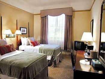 Hotel Axiom 4*