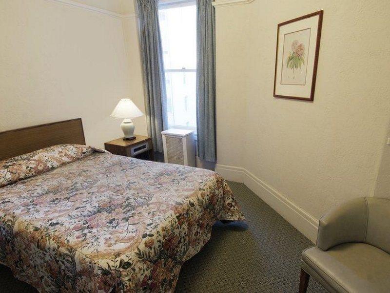 Aida Plaza Hotel *
