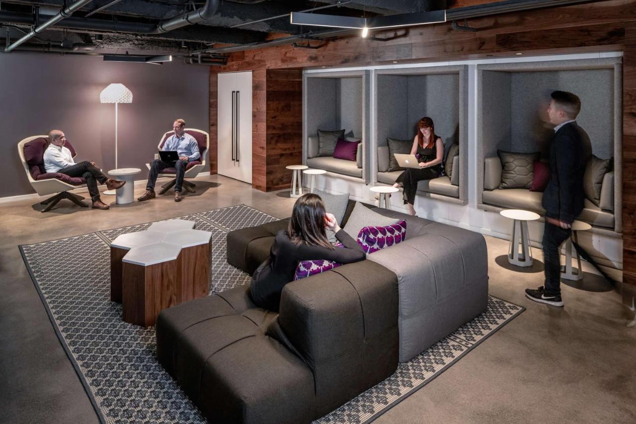 Yotel 4*