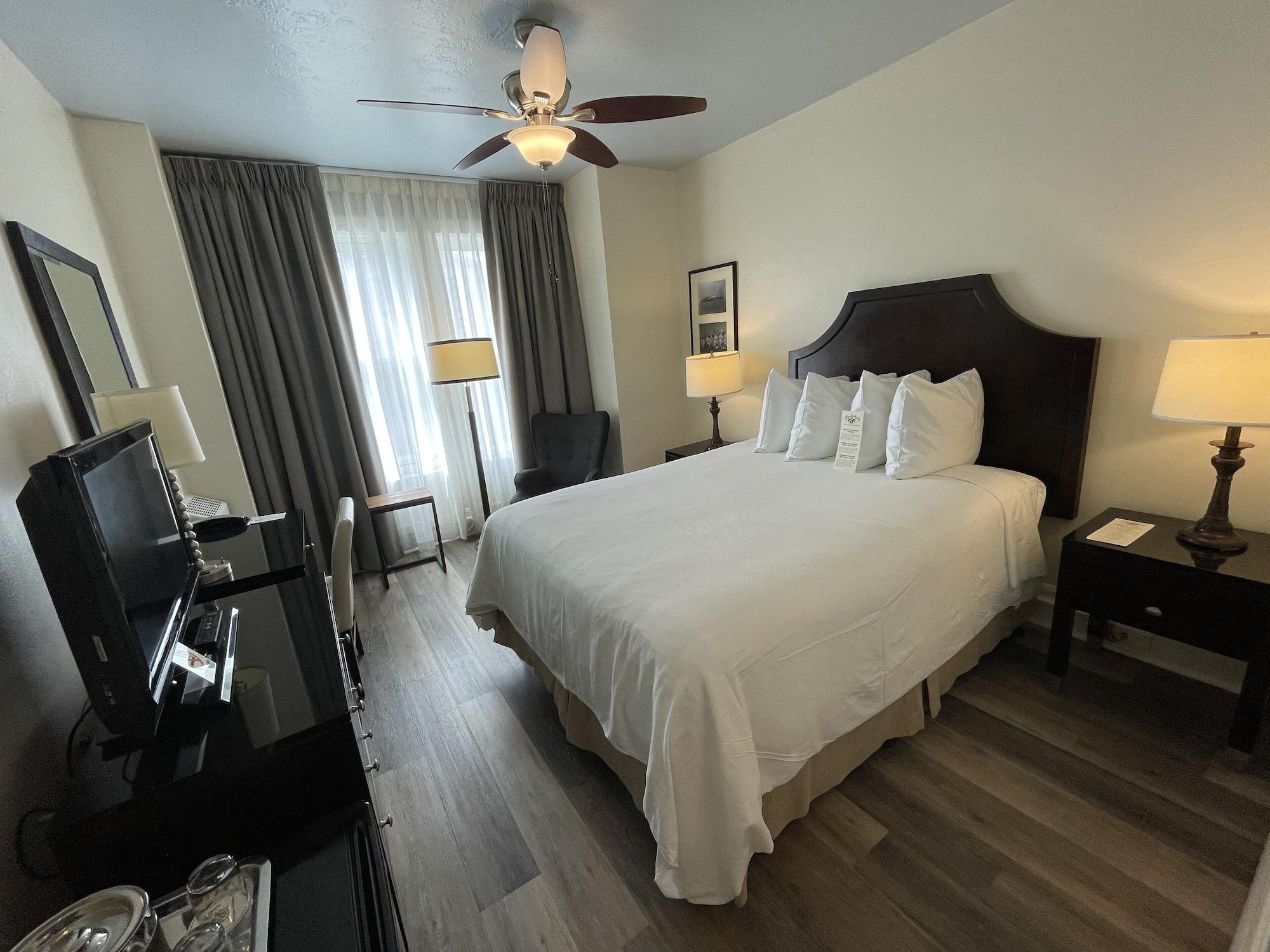 Chancellor On Union Square Hotel 3*