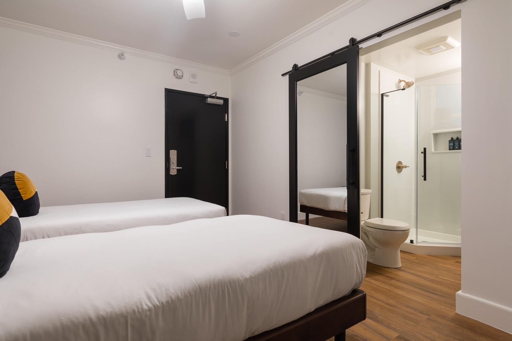 Hotel Stratford - Handwritten Collection 3*