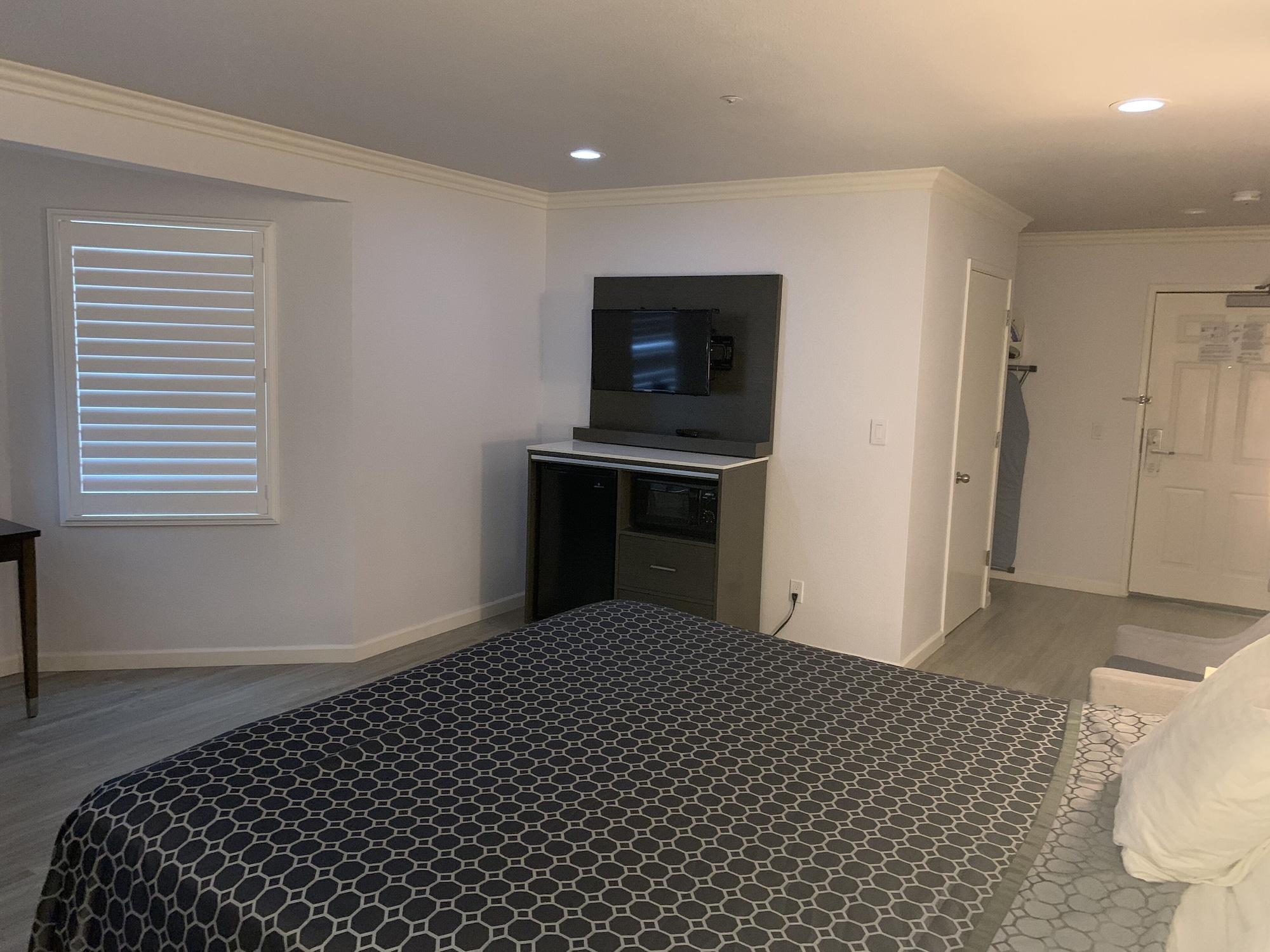 Mirage & Motel