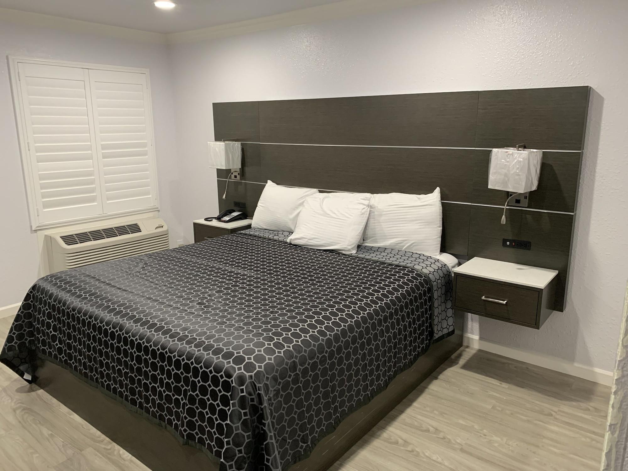 Motel Mirage &