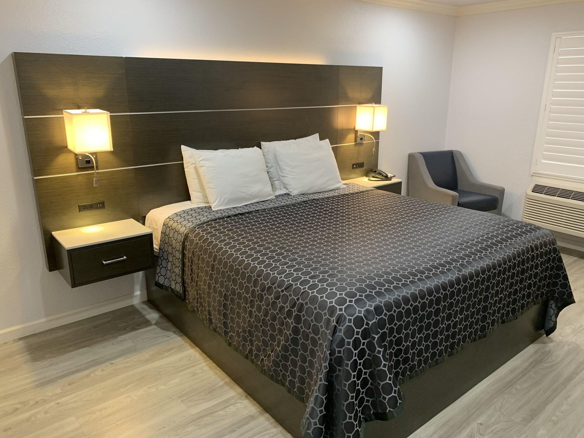 Motel Mirage &