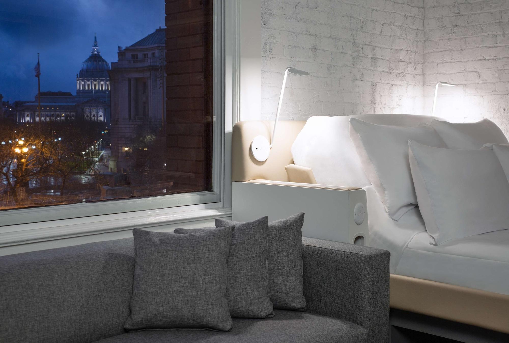Yotel Hotel 4*
