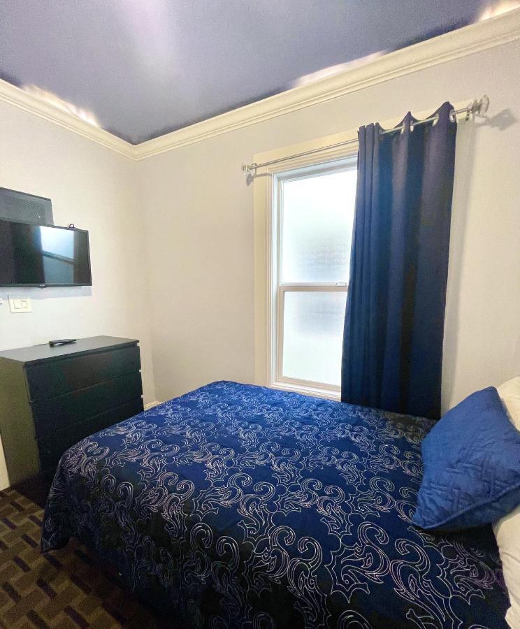 Twin Peaks Hotel 2*