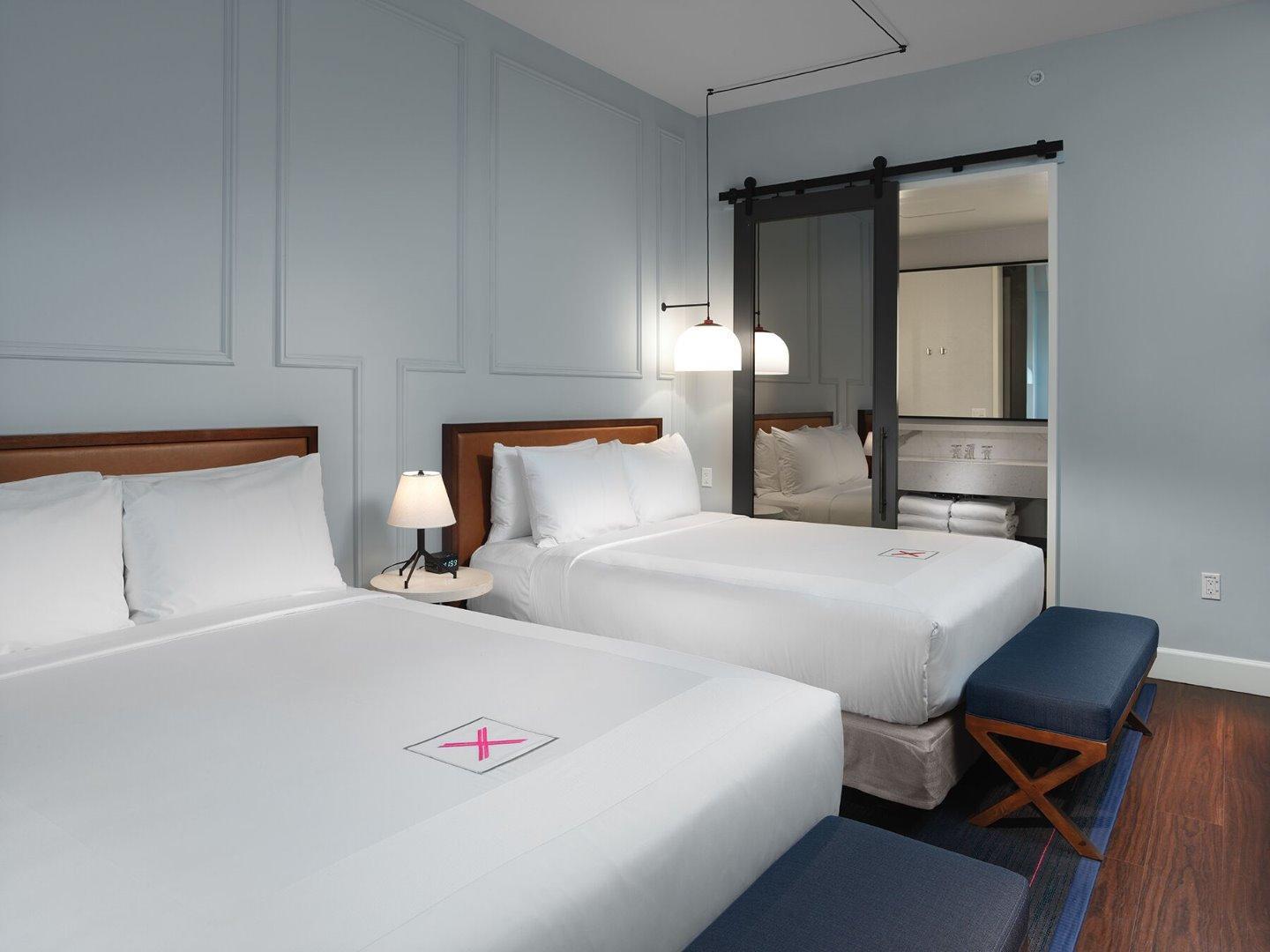 Axiom Hotel 4*