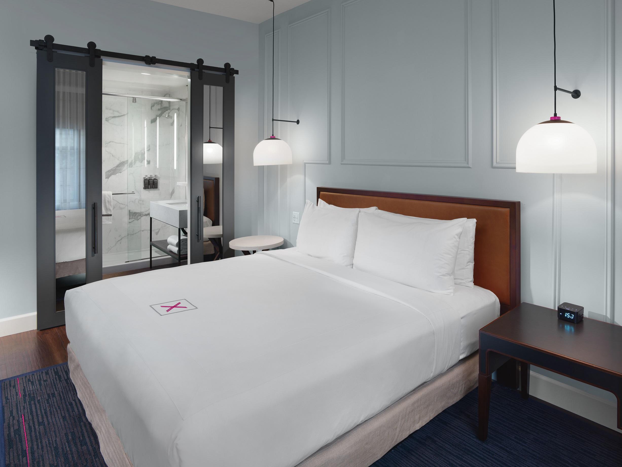 Axiom Hotel 4*