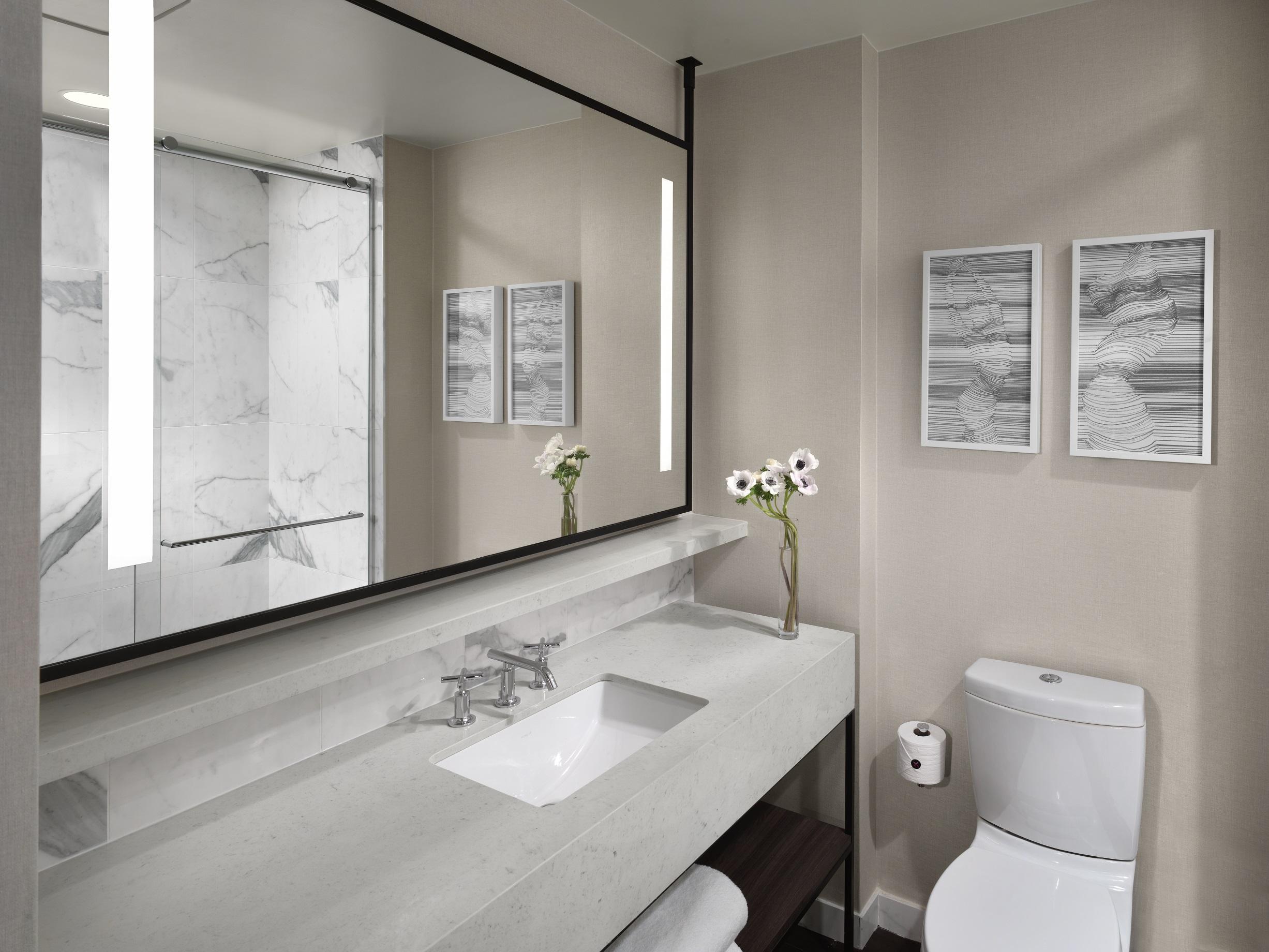 Axiom Hotel 4*