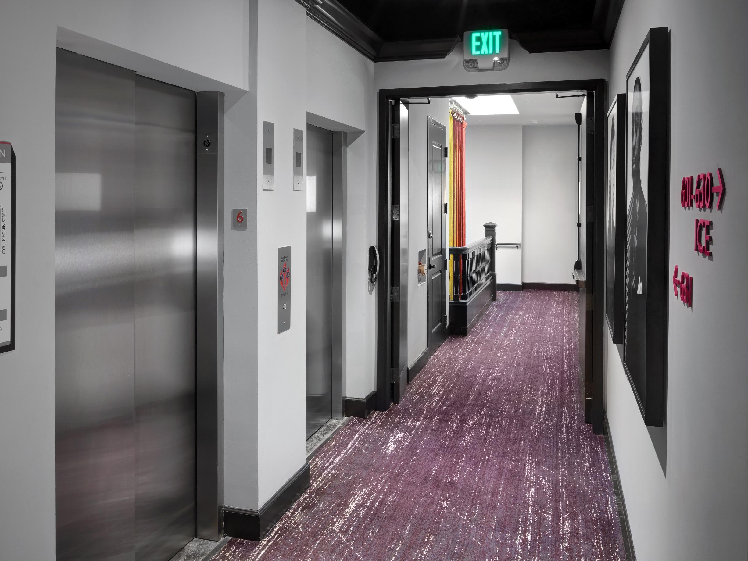 Axiom Hotel 4*