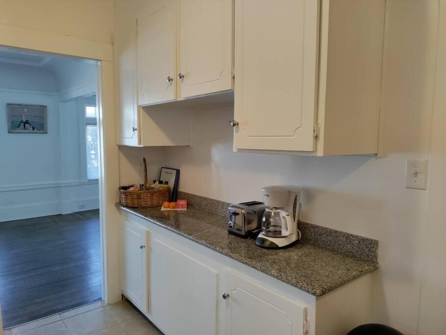Sunny Sf Home, Quiet, Convenient W/parking