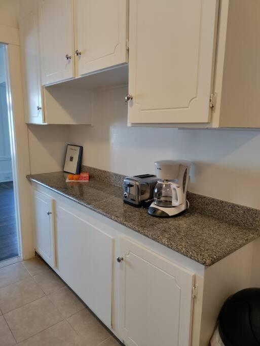Sunny Sf Home, Quiet, Convenient W/parking Apartment *