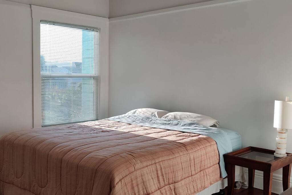 Apartment Sunny Sf Home, Quiet, Convenient W/parking *