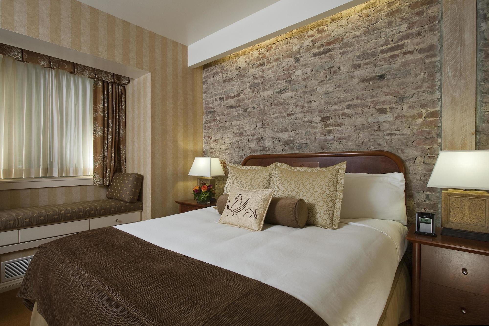 Griffon Hotel