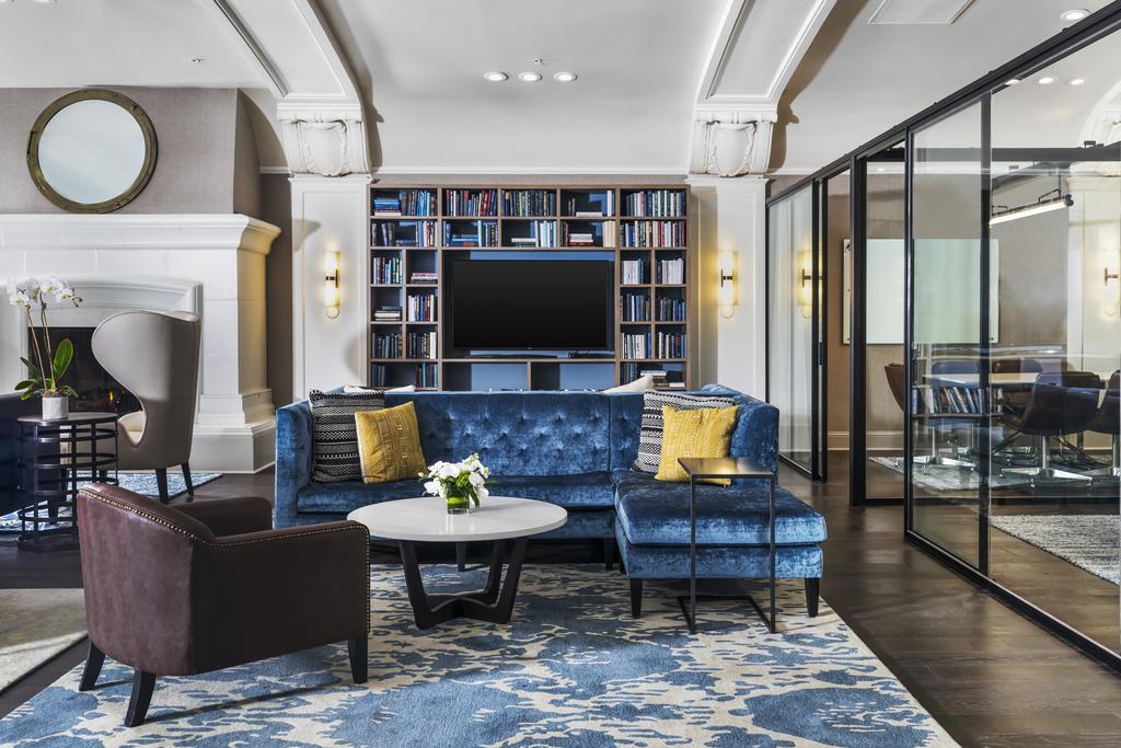 Harbor Court 4*