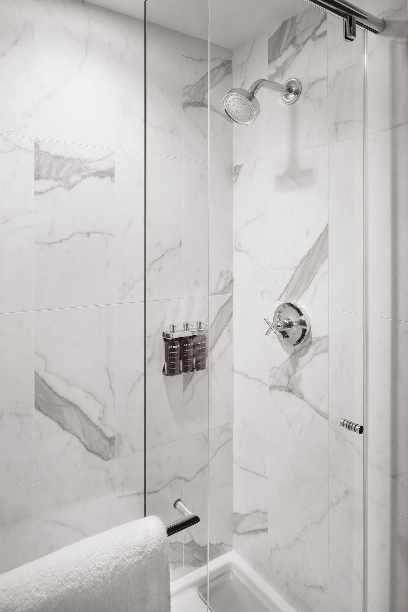 Axiom Hotel 4*