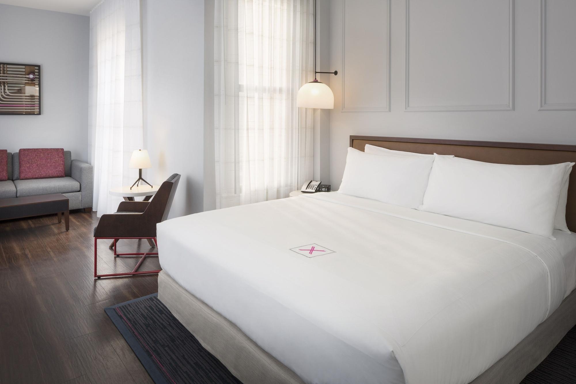 Axiom Hotel 4*