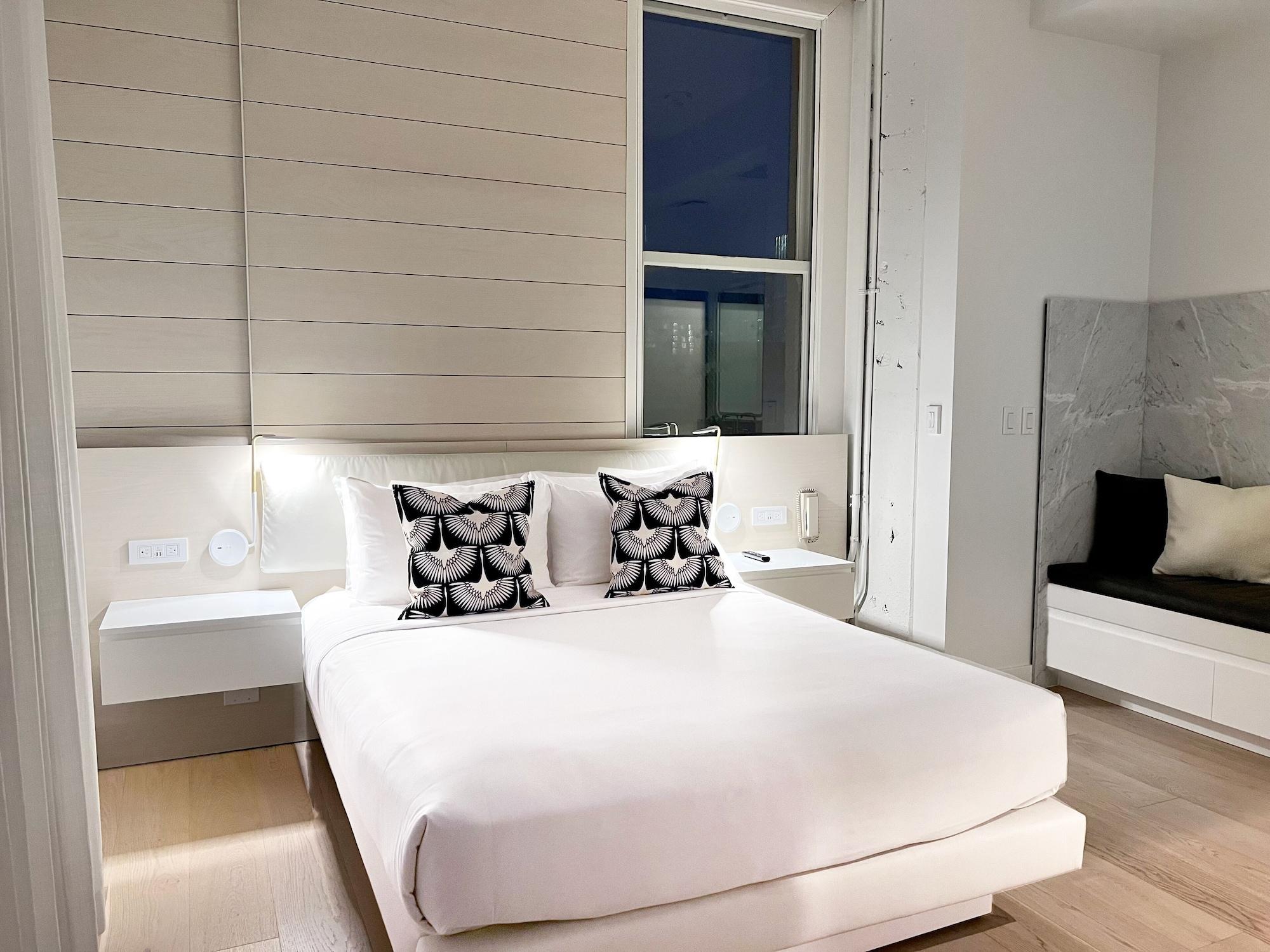 Yotel 4*