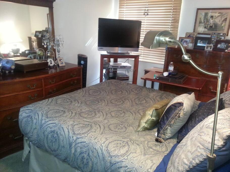 Entire 2br, Centrally-located, W/parking! San Francisco