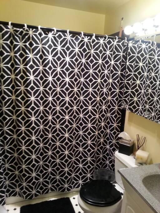 Apartment Entire 2br, Centrally-located, W/parking!