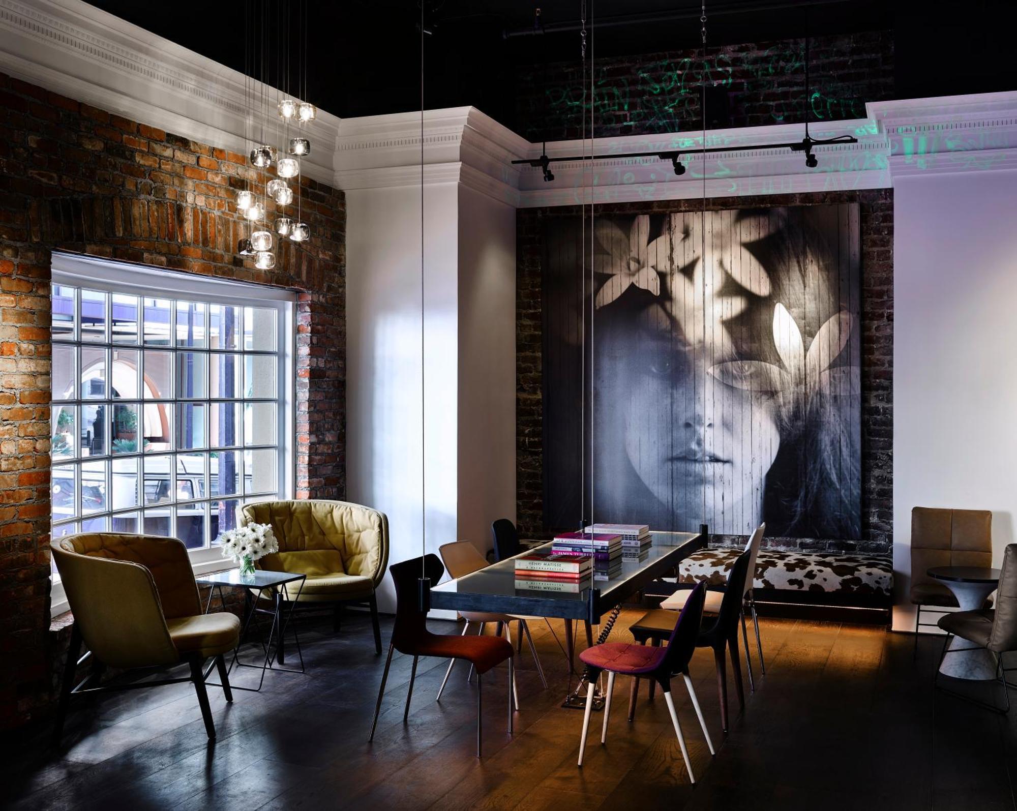 Hotel Zeppelin 4*