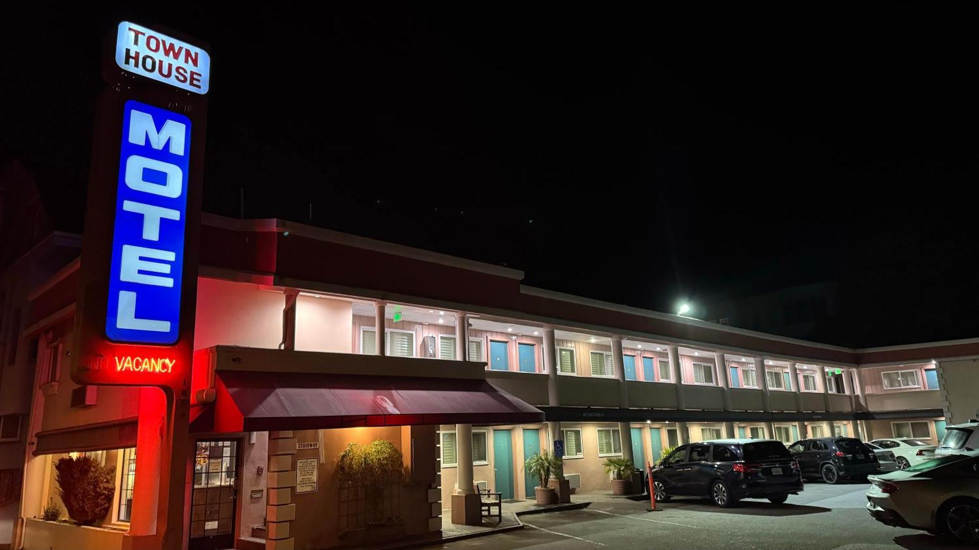 Motel Town House