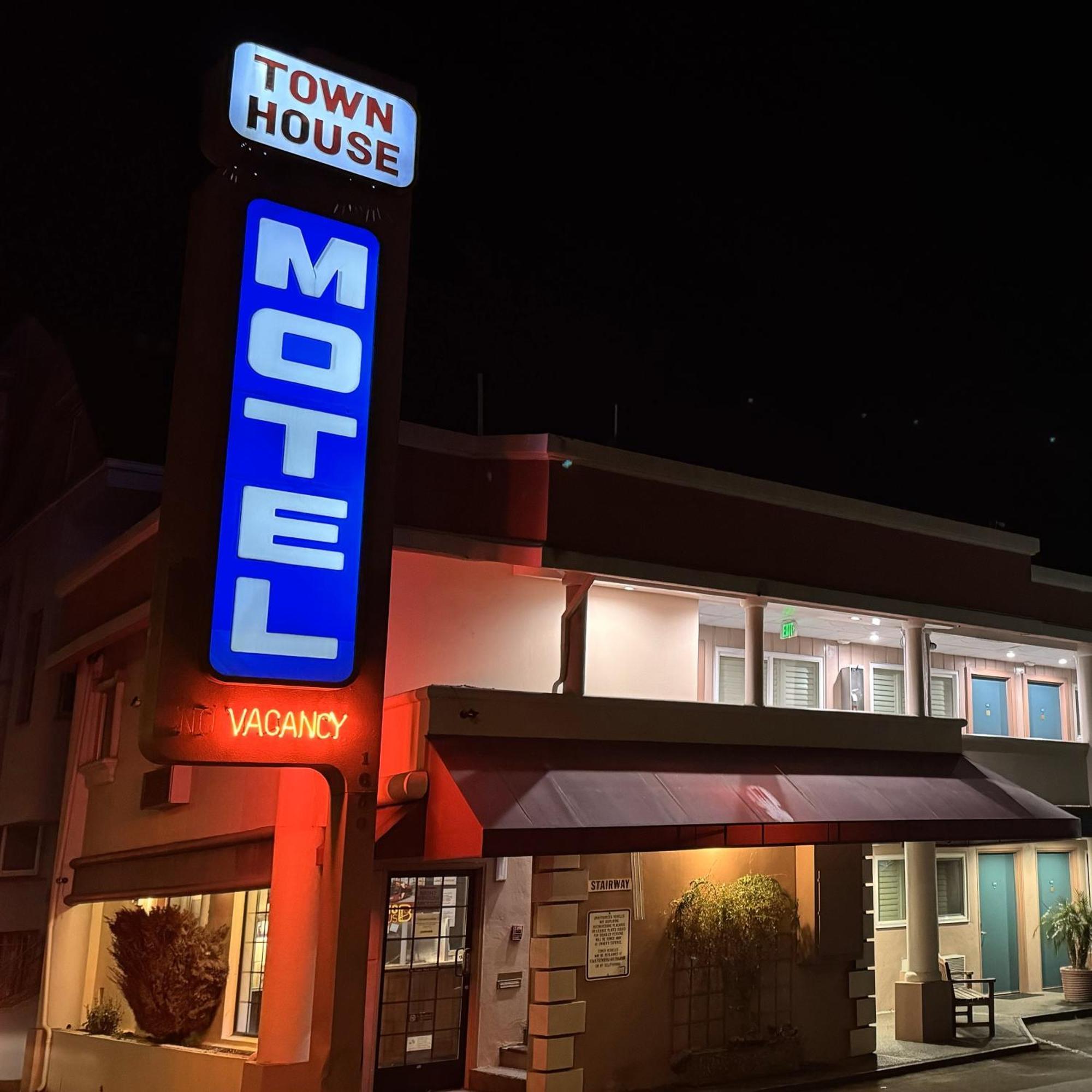 Motel Town House 2*
