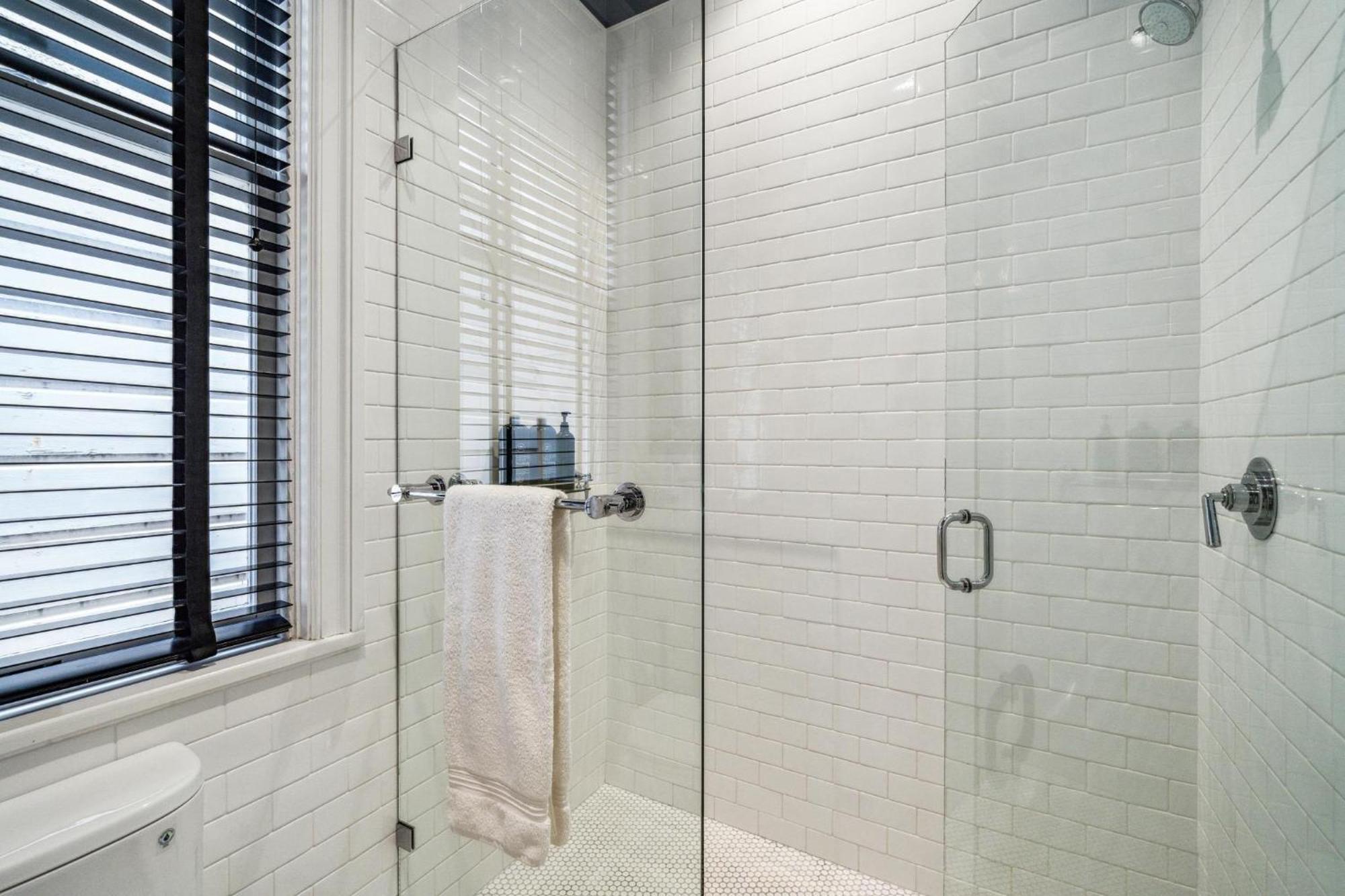 Historic & Charming Victorian Sleeps 11