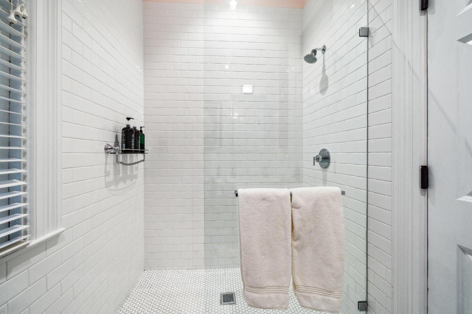 Historic & Charming Victorian Sleeps 11