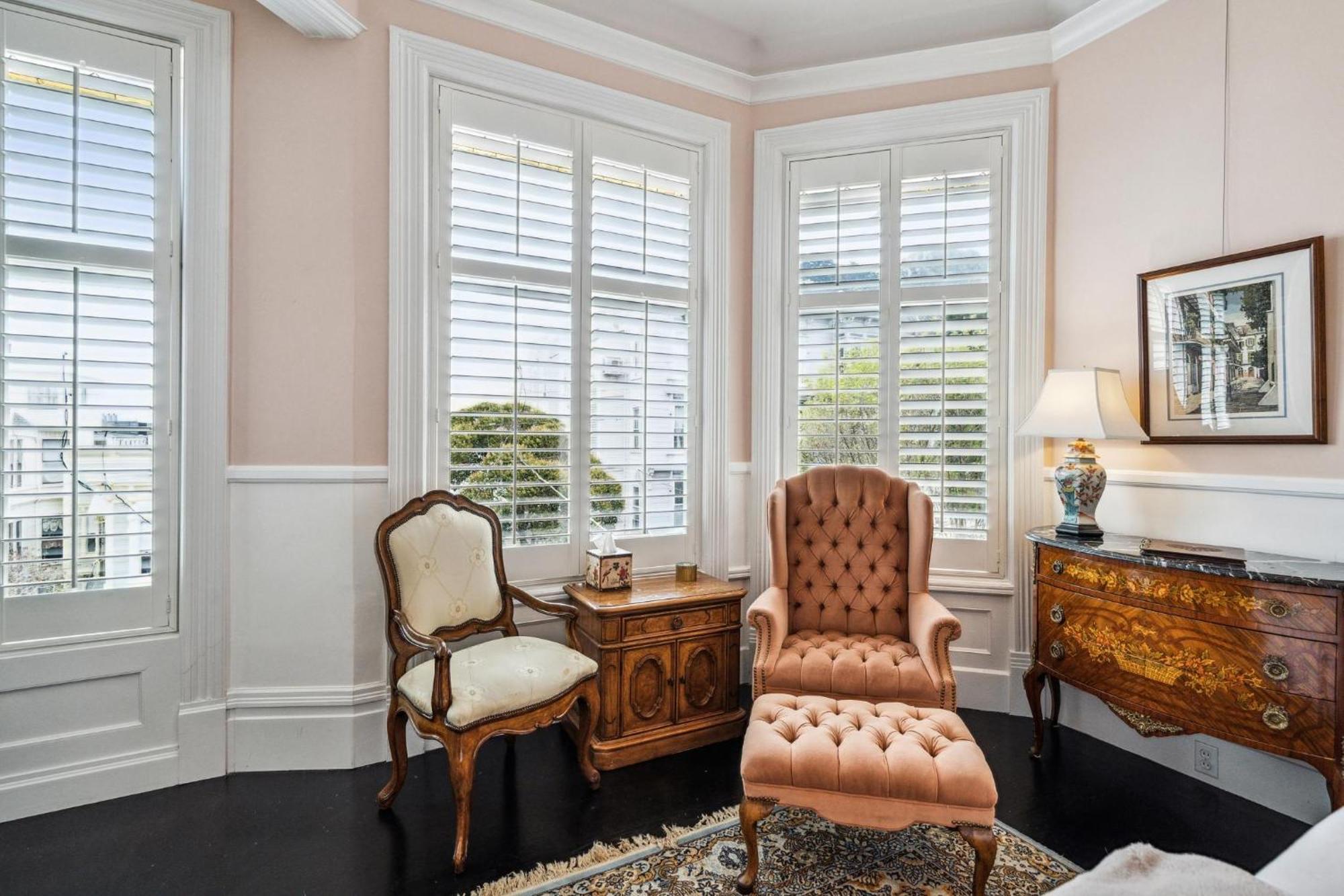 Historic & Charming Victorian Sleeps 11