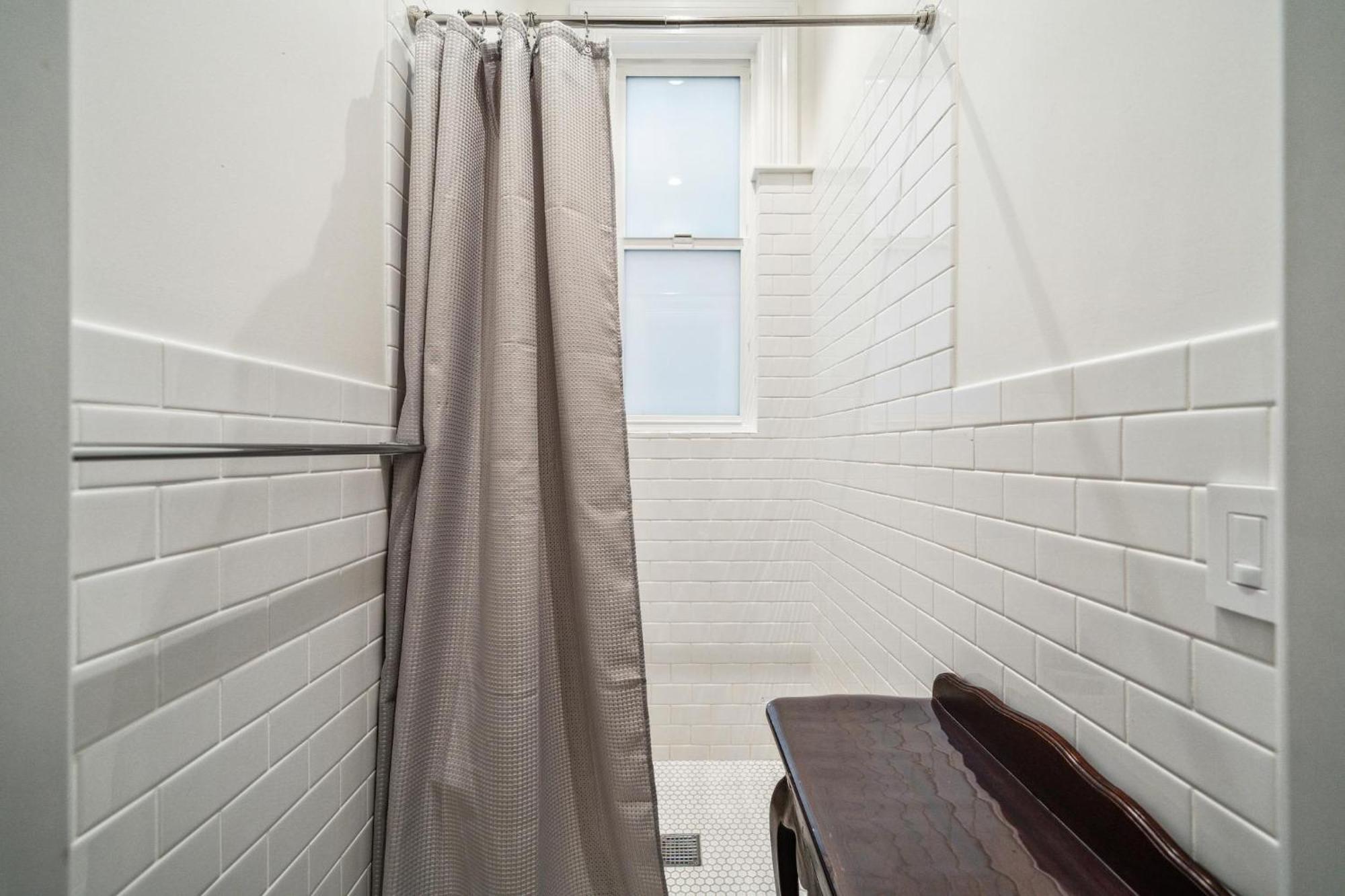 Historic & Charming Victorian Sleeps 11 San Francisco