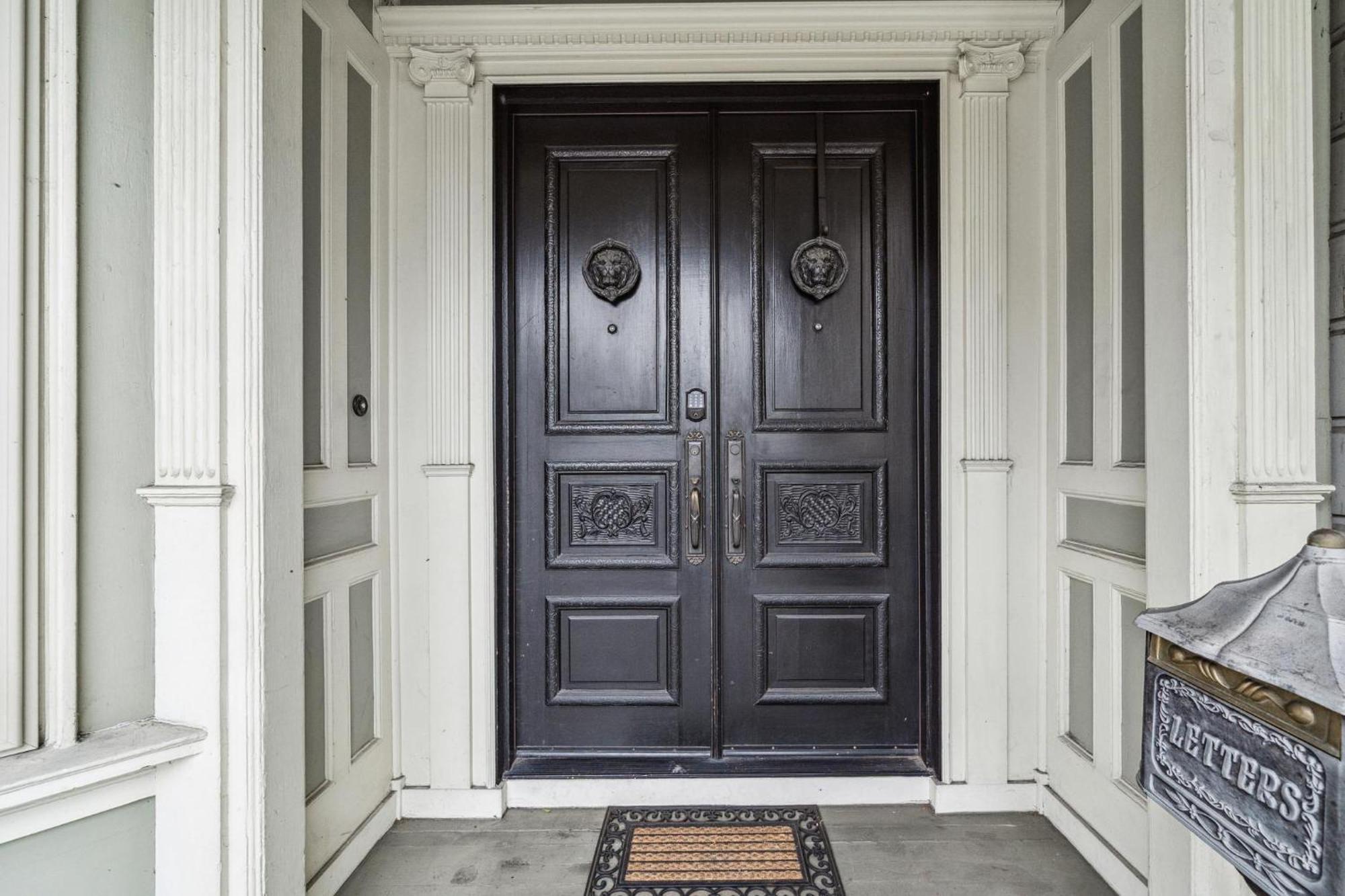 Historic & Charming Victorian Sleeps 11