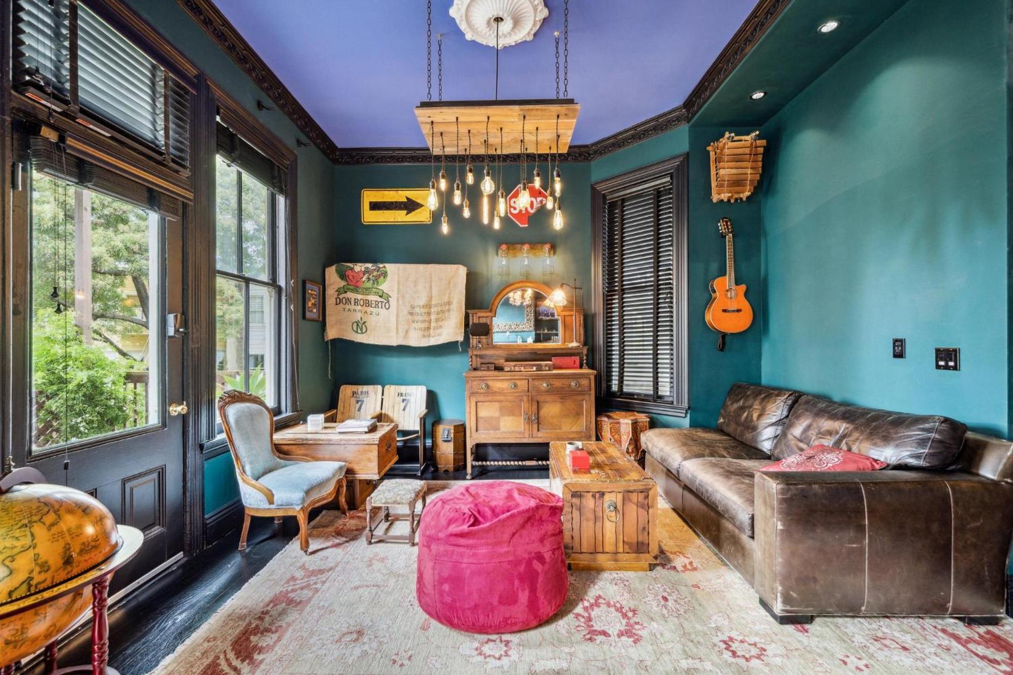 Historic & Charming Victorian Sleeps 11