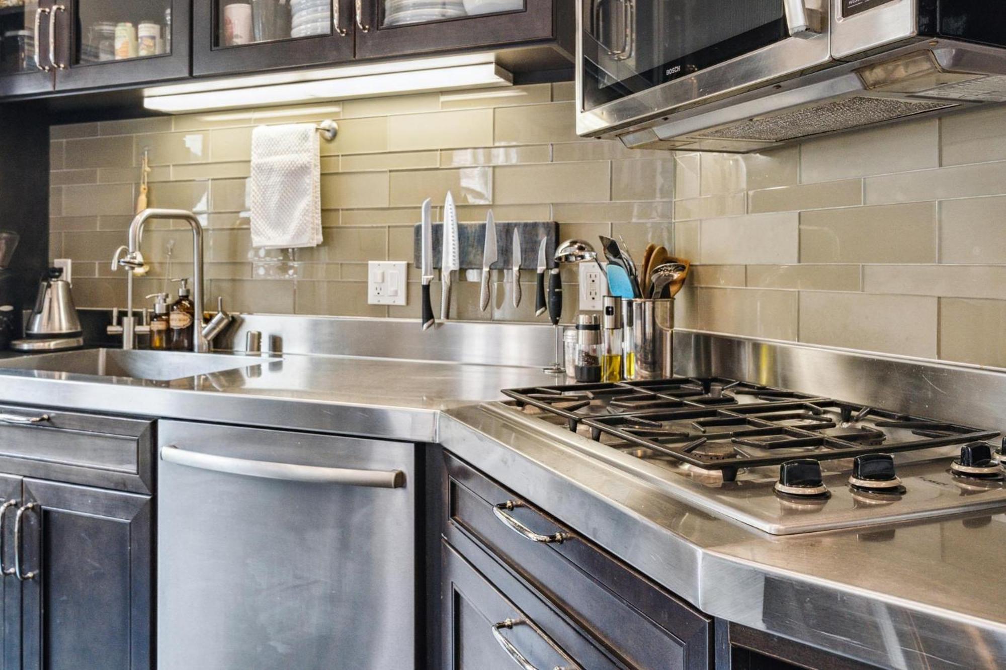 Historic & Charming Victorian Sleeps 11 * San Francisco