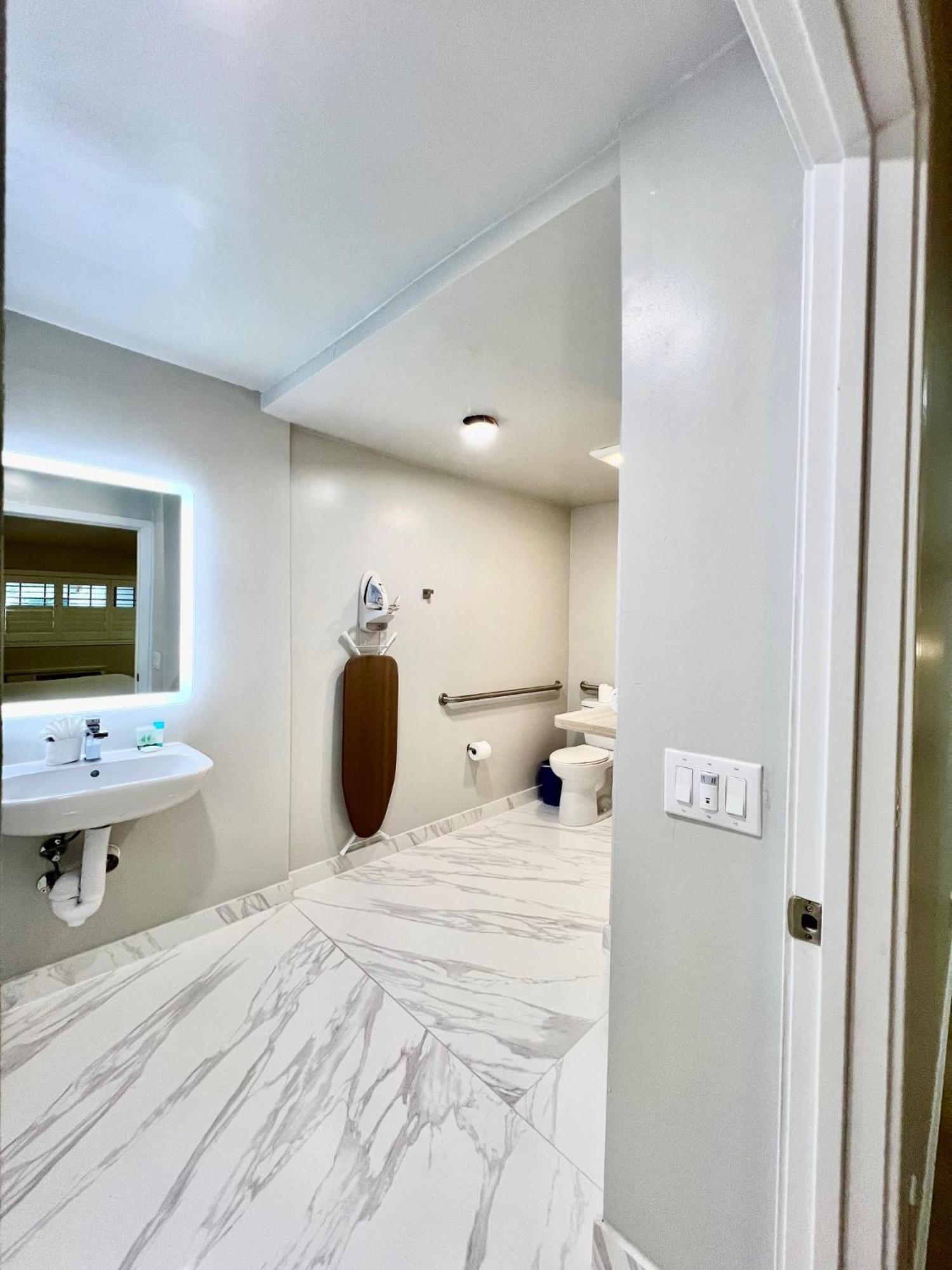 Nob Hill Motor -newly Updated Rooms! 3*