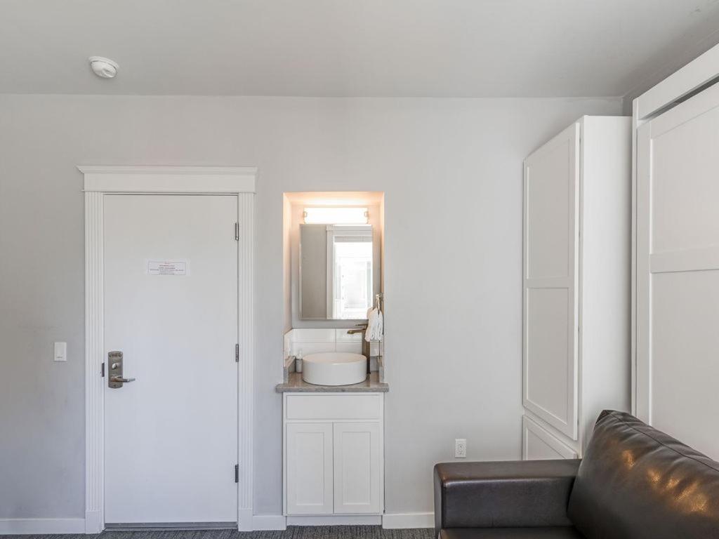 The Dorel Sf Apartment