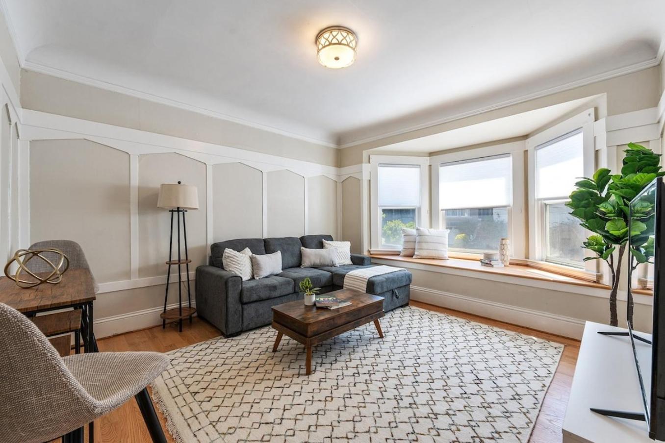 Holiday home Super Convenient 1br Pad With Garage Parking