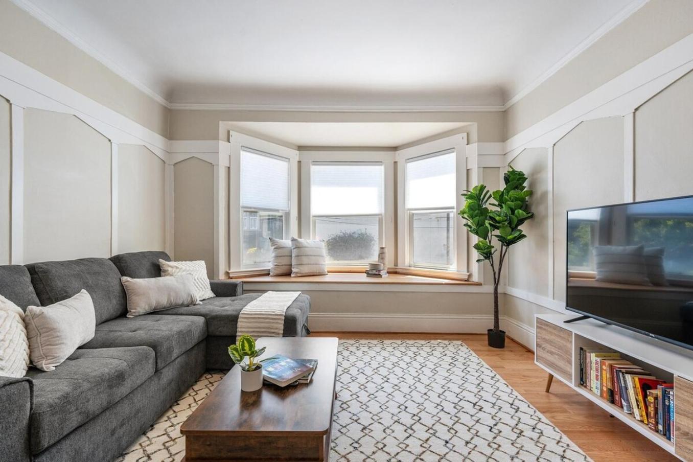 Super Convenient 1br Pad With Garage Parking
