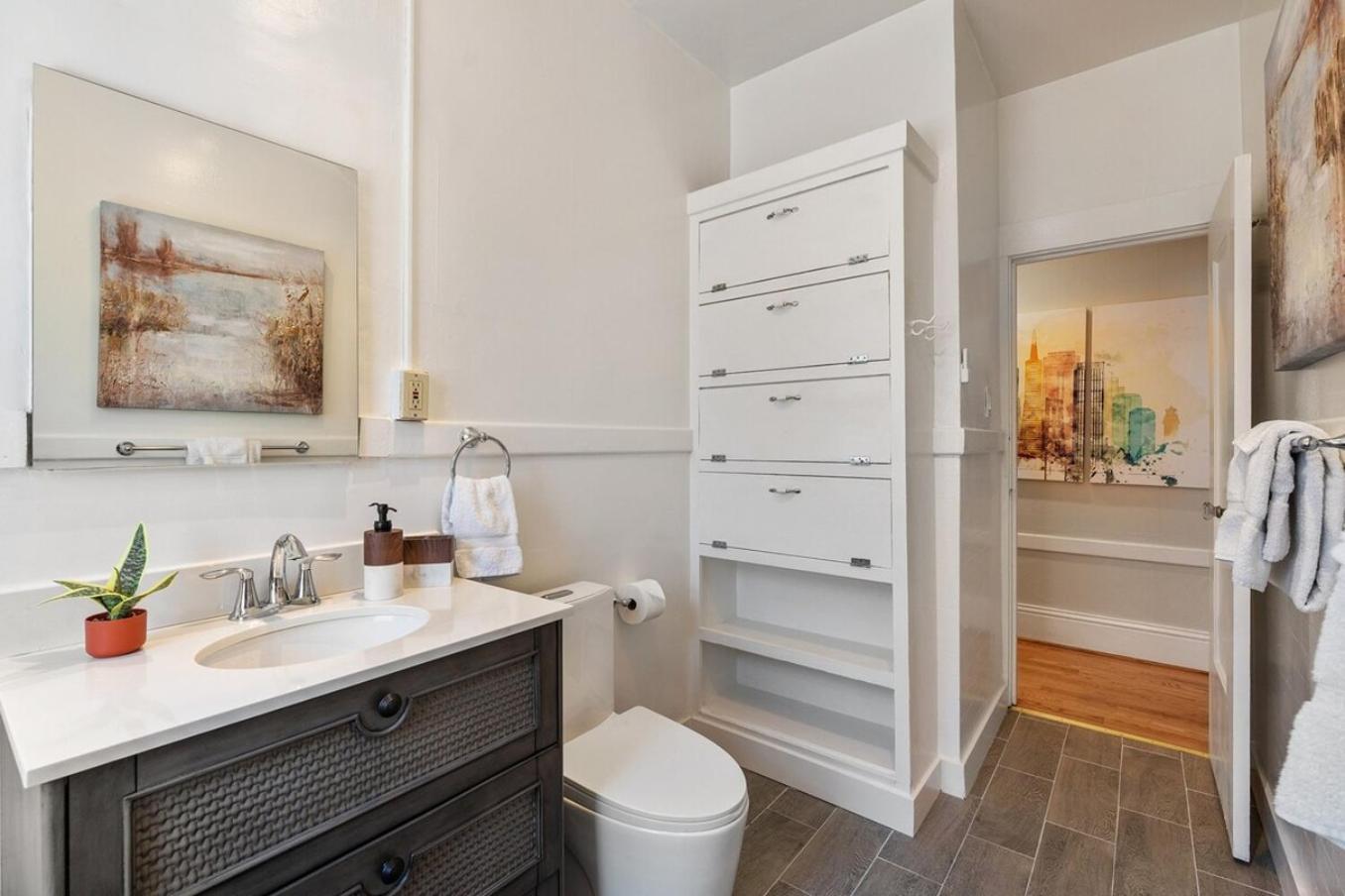 Super Convenient 1br Pad With Garage Parking Holiday home