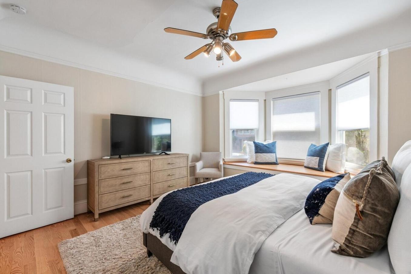 Super Convenient 1br Pad With Garage Parking