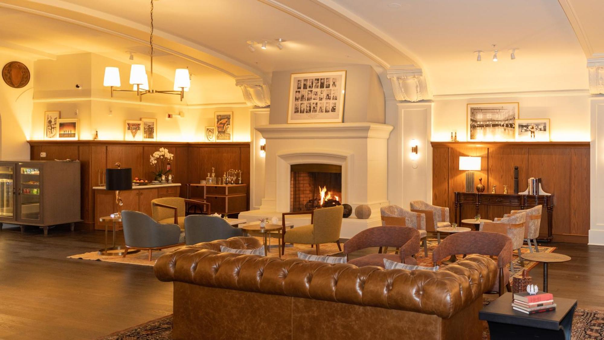 Harbor Court 4*