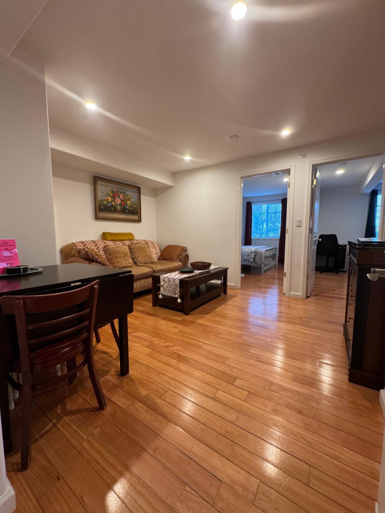 Apartment 2 Bedroom With Parking Near Bart *