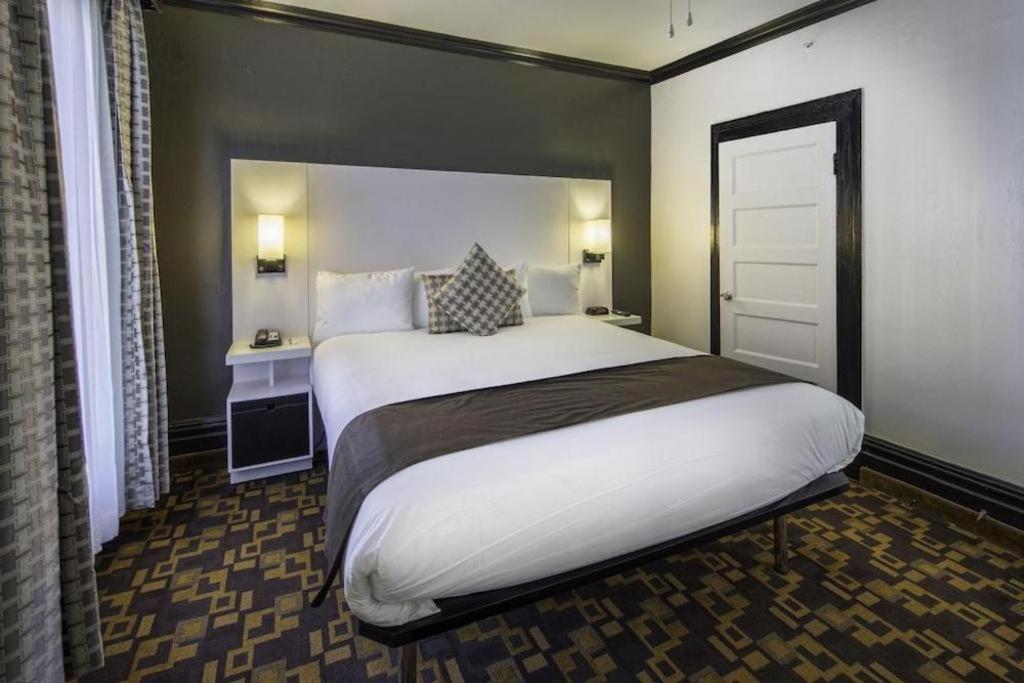Adante Hotel, A C-two 3*