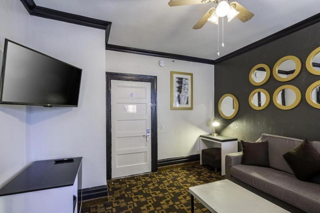 Adante Hotel, A C-two 3*