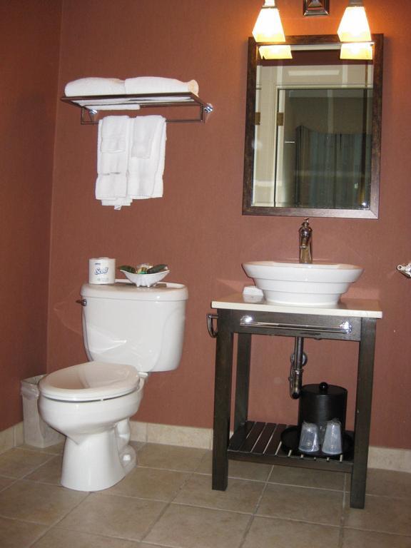 Hotel Axiom 4*