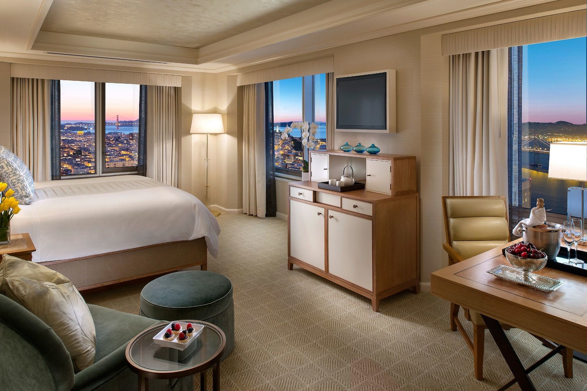 Hotel Four Seasons At Embarcadero 5*